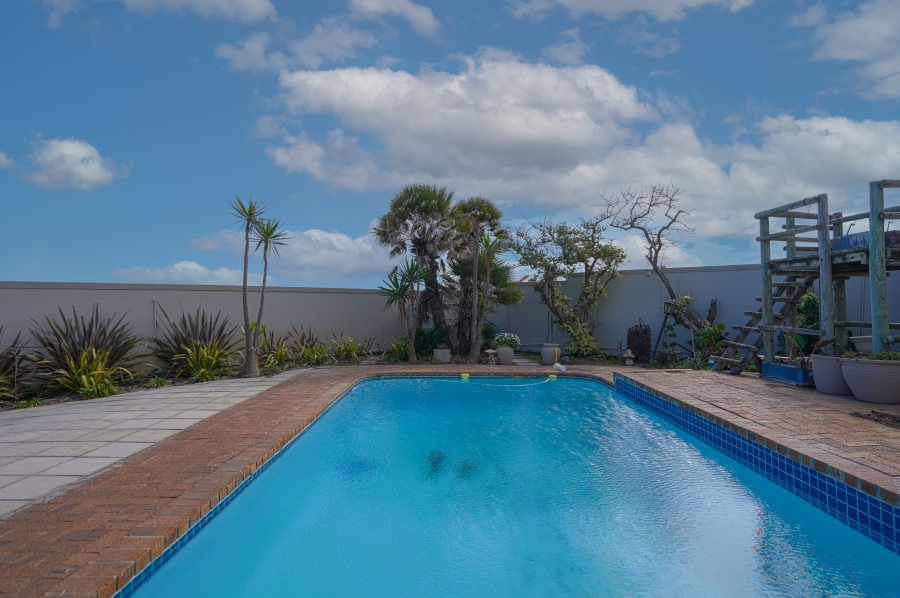 4 Bedroom Property for Sale in Van Riebeeckstrand Western Cape